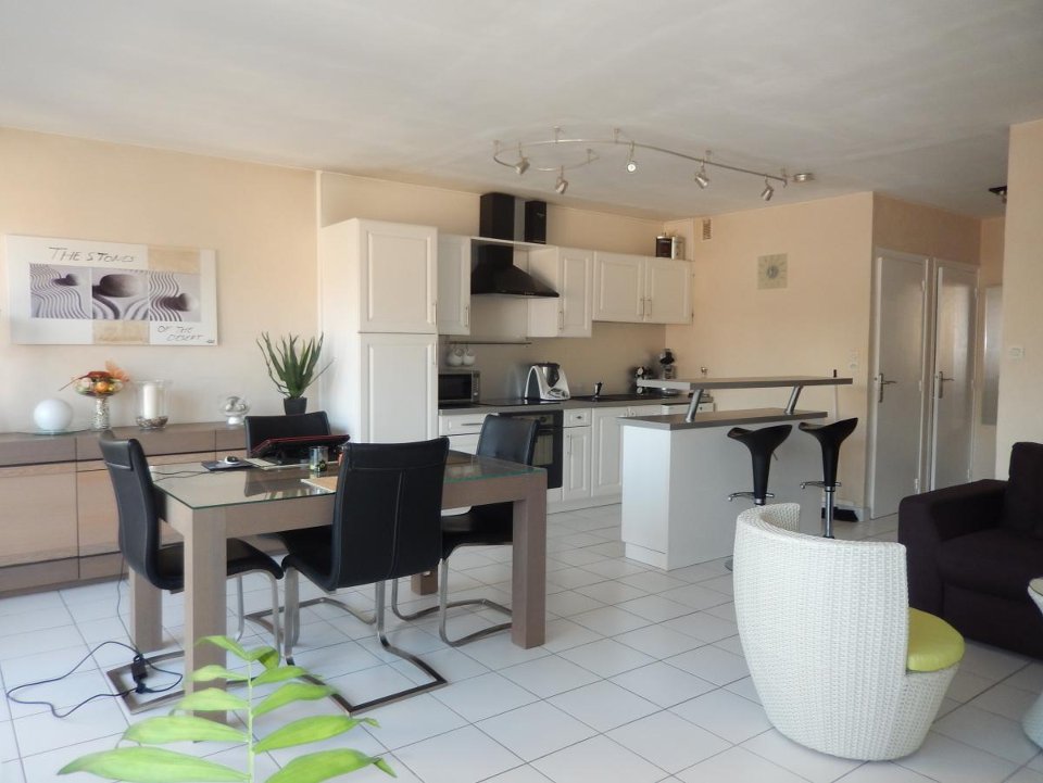 Offene Küche mit Essplatz