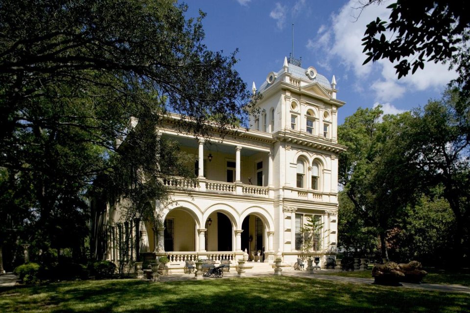 Kernsanierte Villa in Dresden-Kleinzschachwitz