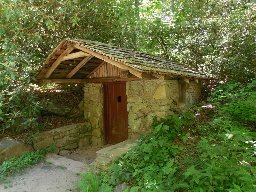 Bestehendes Gartenhaus auf dem Grundstück