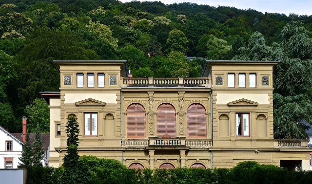 Saniertes exklusives Wohn-Schloss in Dresden zu verkaufen