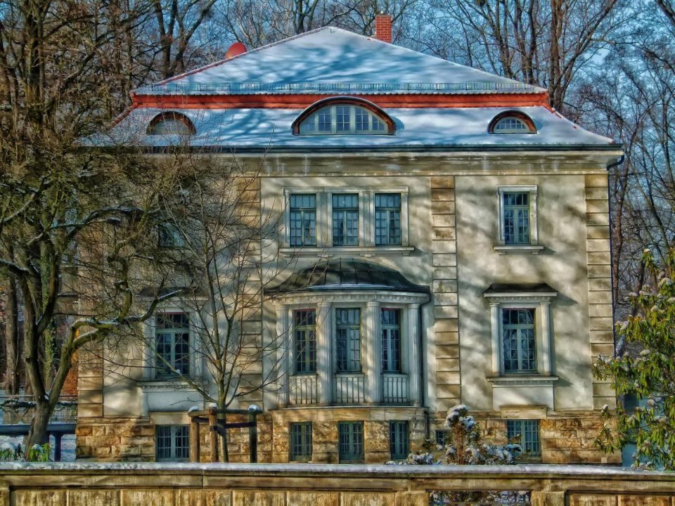 Sanierte Villa mit Praxisräumen in Dresden-Bühlau